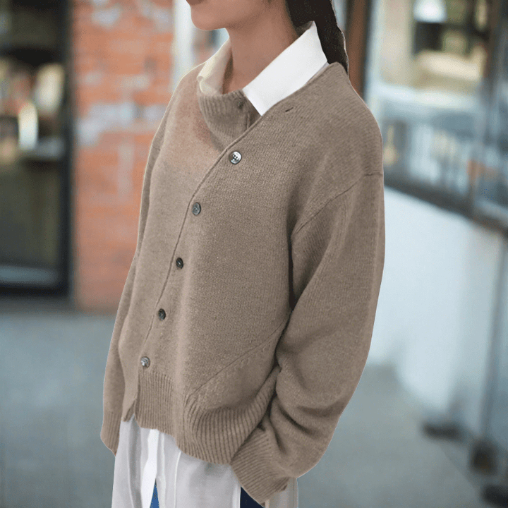 Camilla Cardigan Abbottonato indossato